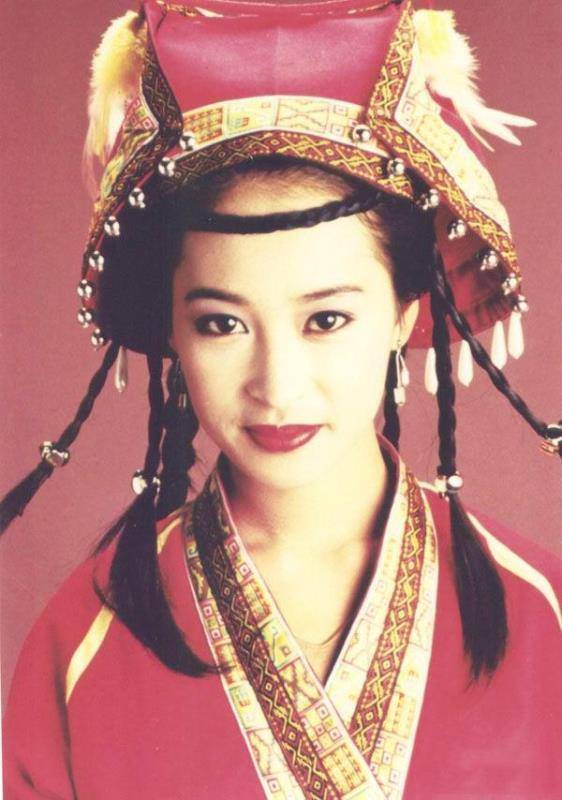 嫁给富商15年无儿无女54岁被宠成公主j9九游会入口“古装皇后”黎美娴退隐(图4)