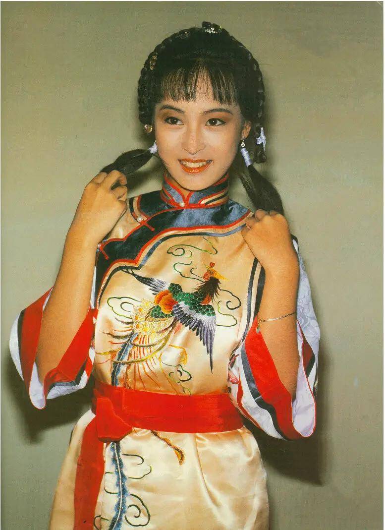 嫁给富商15年无儿无女54岁被宠成公主j9九游会入口“古装皇后”黎美娴退隐(图6)